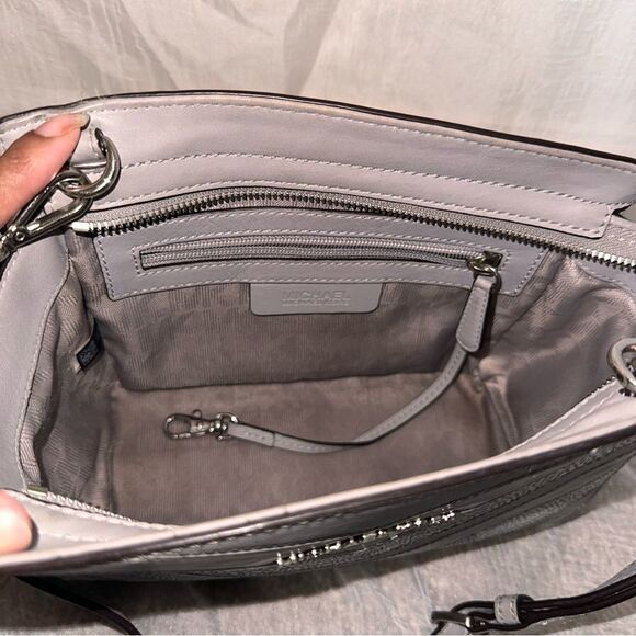MICHAEL KORS GREY MEDIUM SELMA CROSS BODY BAG - Picture 7 of 12